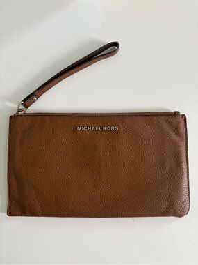 MICHAEL KORS JET SET XL Zip Clutch Wristlet PEBBLED LEATHER - Brown